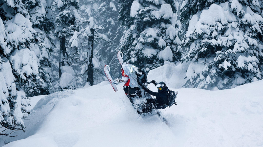 The Shredder brings the Lynx DNA to deep-snow riders everywhere.